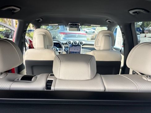 Used 2025 Mercedes-Benz GLC 350e 4MATIC image 9