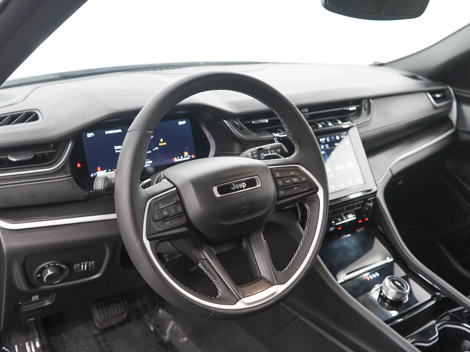 Used 2023 Jeep Grand Cherokee L Laredo AWD/4WD image 21
