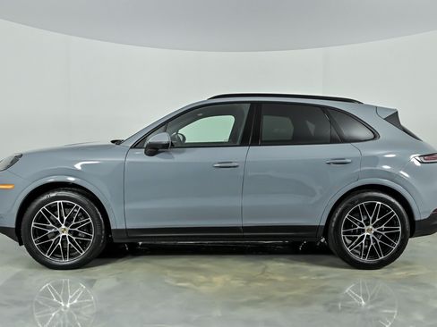 Used 2025 Porsche Cayenne AWD/4WD image 6