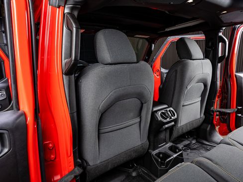 Used 2025 Jeep Wrangler Sport S image 34