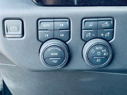 Used 2022 Chevrolet Silverado 1500 LT Trail Boss w/ LT Trail Boss Premium Package AWD/4WD image 14