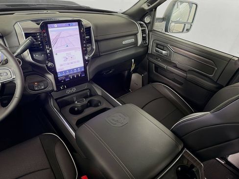 New 2026 RAM 2500 Laramie AWD/4WD image 24