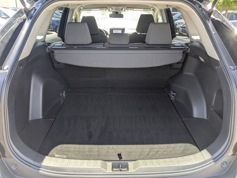 Used 2022 Toyota RAV4 LE FWD image 27