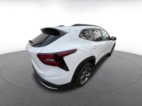 Used 2025 Chevrolet Trax LT image 9