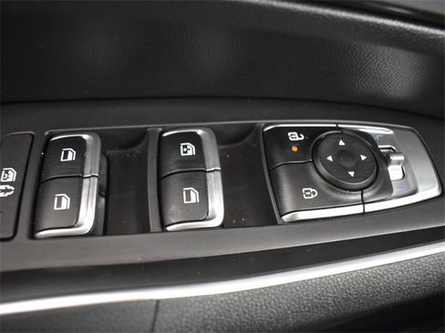 Certified 2025 Kia Sorento S image 26