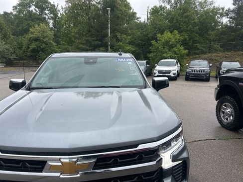 Used 2023 Chevrolet Silverado 1500 LT AWD/4WD image 4