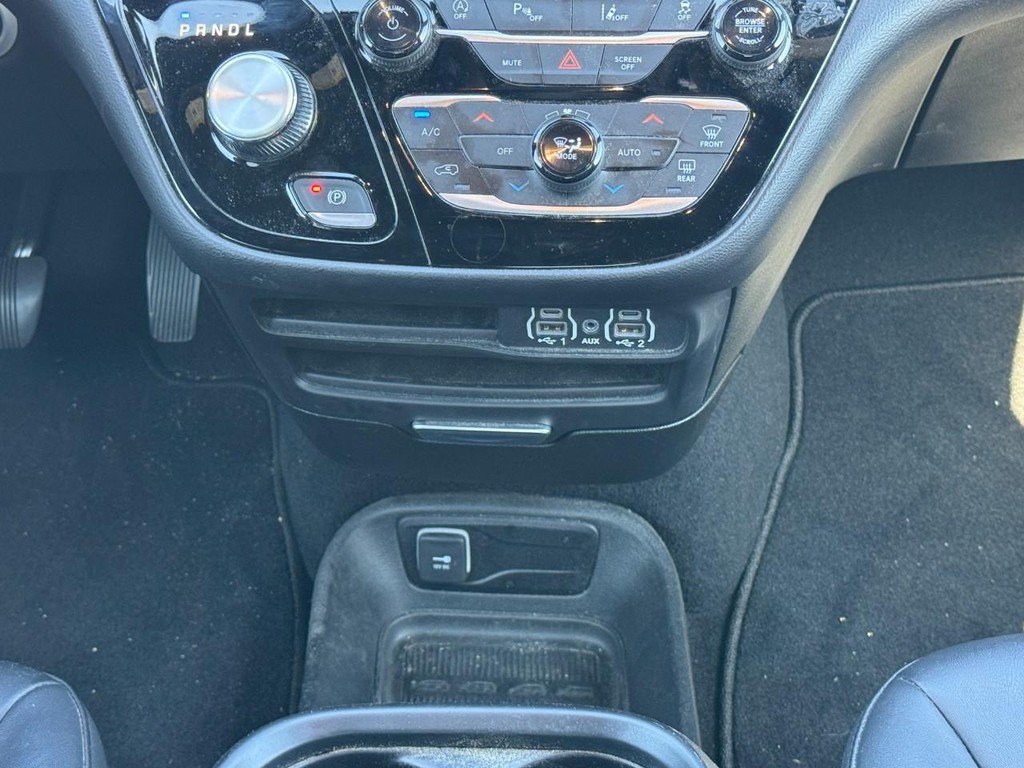Used 2025 Chrysler Pacifica Select FWD image 18