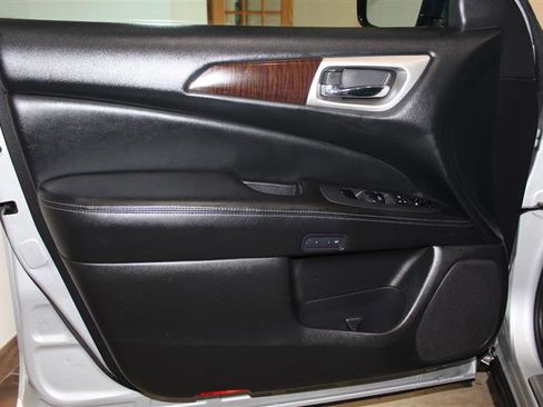 Used 2013 Nissan Pathfinder SL w/ SL Premium Pkg image 31