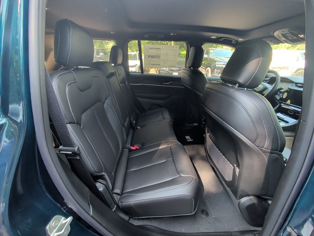 New 2026 Jeep Grand Cherokee Limited w/ Limited Altitude Package AWD/4WD image 15