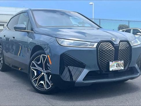 Used 2024 BMW iX xDrive50 w/ Premium Package AWD/4WD image 10
