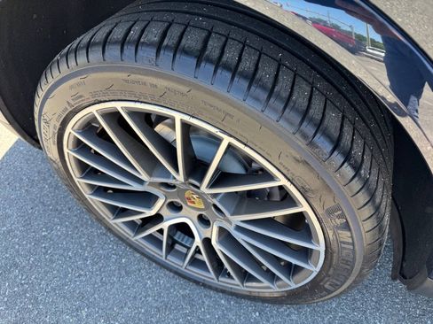 Used 2021 Porsche Cayenne AWD/4WD image 15