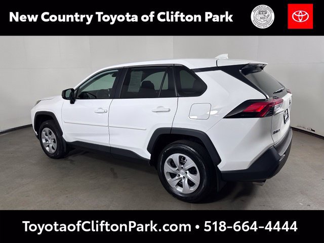 Used 2023 Toyota RAV4 LE AWD/4WD image 5