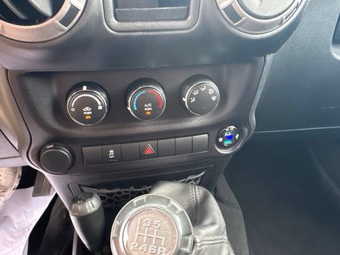 Used 2015 Jeep Wrangler Sport AWD/4WD image 37