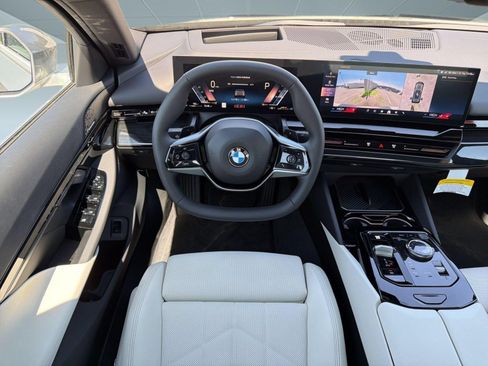 Used 2026 BMW 530i w/ Premium Package RWD image 28