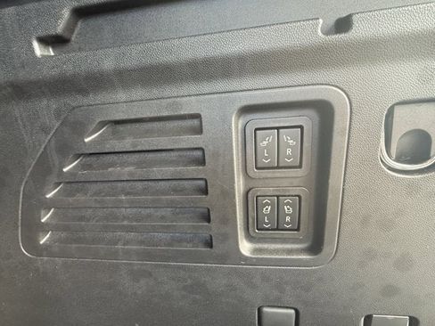 Used 2025 Chevrolet Traverse RS image 14