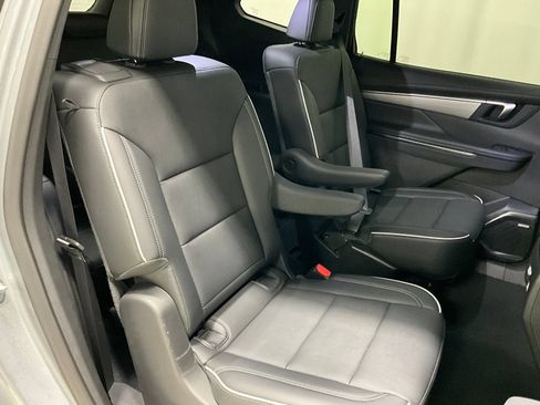 Used 2025 Buick Enclave Preferred AWD/4WD image 25