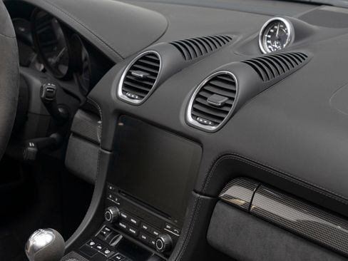 Used 2020 Porsche 718 Boxster Spyder RWD image 39