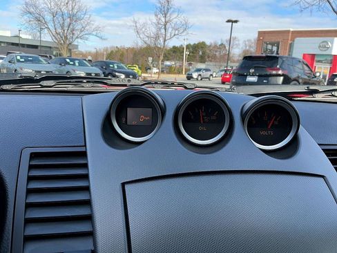 Used 2003 Nissan 350Z Enthusiast w/ Aerodynamics Pkg image 16