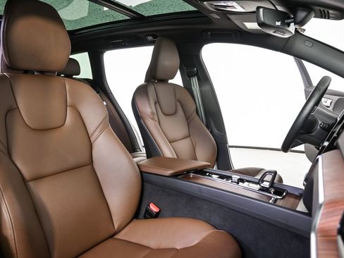 Certified 2025 Volvo V60 B5 Cross Country Plus image 24