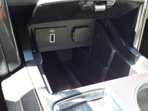 Used 2018 Ford Explorer XLT w/ Equipment Group 202A AWD/4WD image 27