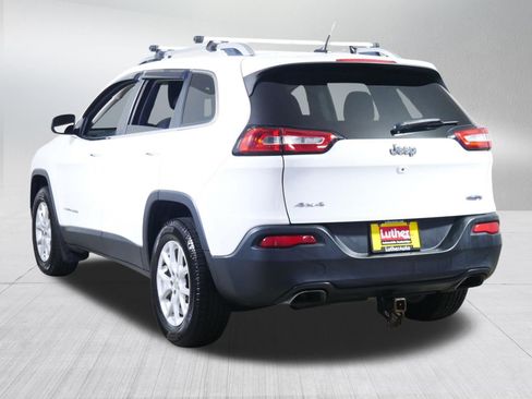 Used 2017 Jeep Cherokee Latitude w/ Cold Weather Group AWD/4WD image 5