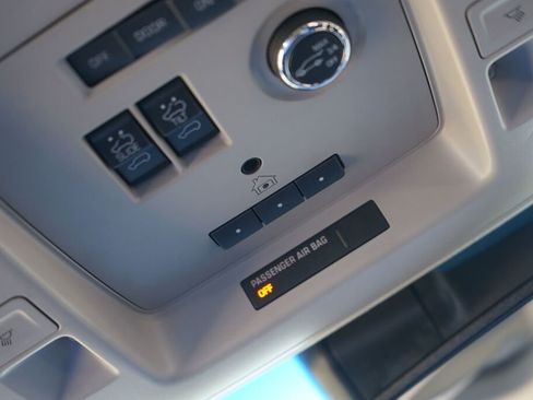 Used 2018 Chevrolet Suburban Premier image 28