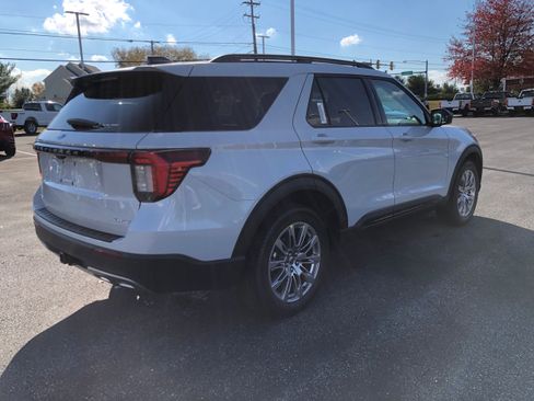 New 2026 Ford Explorer Active w/ Active Comfort Package image 5