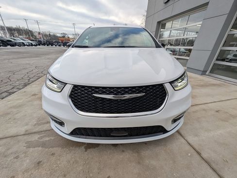 New 2026 Chrysler Pacifica Select image 9