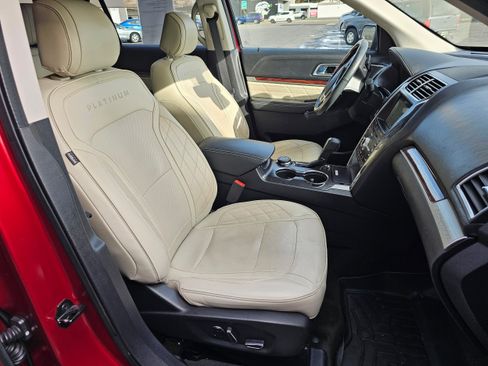 Used 2017 Ford Explorer Platinum image 21