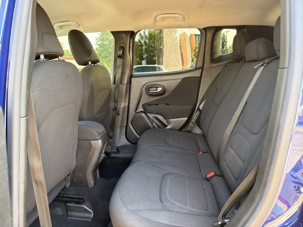 Used 2021 Jeep Renegade Latitude FWD image 13