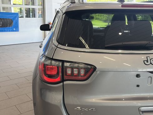 Used 2022 Jeep Compass Latitude w/ Convenience Group AWD/4WD image 7