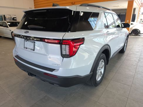 Used 2026 Ford Explorer Active AWD/4WD image 8
