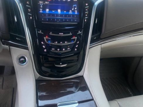 Used 2016 Cadillac Escalade Luxury AWD/4WD image 20