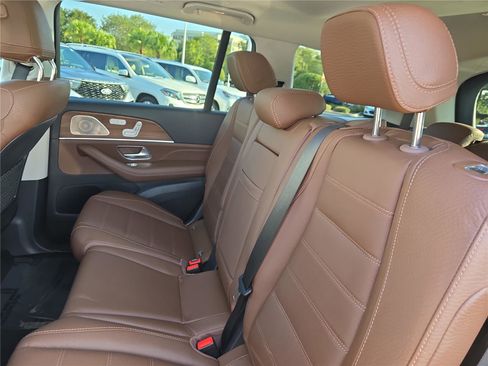 Used 2024 Mercedes-Benz GLS 580 4MATIC image 12