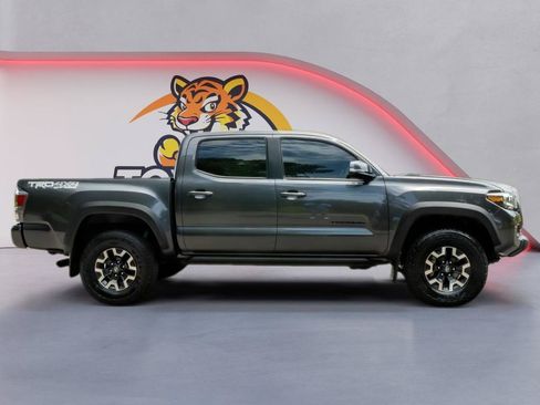 Used 2023 Toyota Tacoma TRD Off-Road w/ Technology Package AWD/4WD image 4