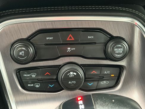 Used 2015 Dodge Challenger SXT RWD image 22