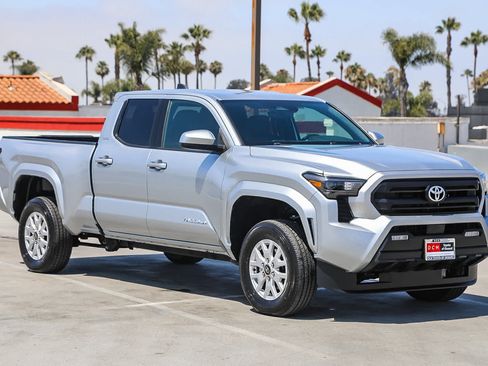 Used 2024 Toyota Tacoma SR5 AWD/4WD image 4