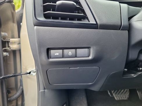 New 2027 Nissan Sentra SV w/ SV Convenience Package FWD image 18