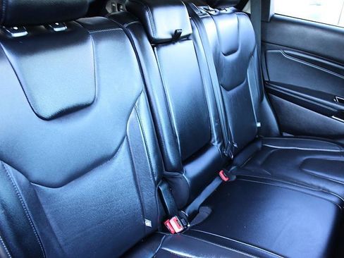 Used 2019 Ford Edge Titanium FWD image 18