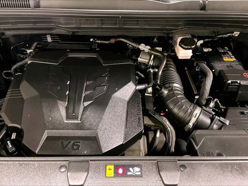 Used 2024 Kia Carnival LX image 10