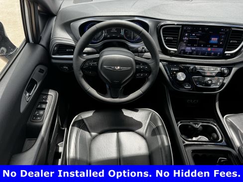 Used 2025 Chrysler Pacifica Limited FWD image 14