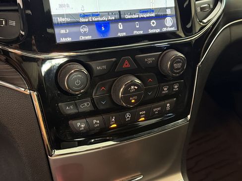 Used 2021 Jeep Grand Cherokee Limited AWD/4WD image 19
