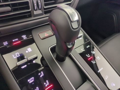New 2026 Porsche Macan AWD/4WD image 21