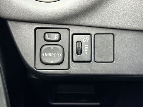 Used 2015 Toyota Yaris LE image 28