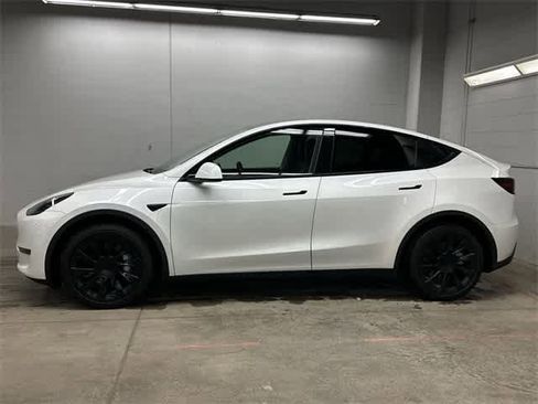 Used 2021 Tesla Model Y Long Range image 2
