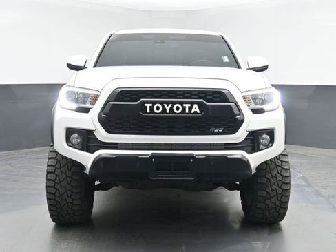 Used 2019 Toyota Tacoma TRD Off-Road w/ Technology Package AWD/4WD image 3