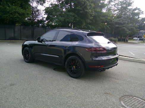 Used 2018 Porsche Macan Turbo image 18