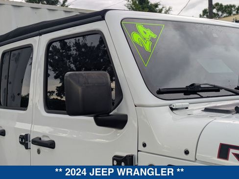 Used 2024 Jeep Wrangler Unlimited Rubicon AWD/4WD image 11