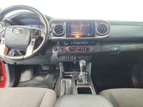 Used 2018 Toyota Tacoma TRD Sport image 24