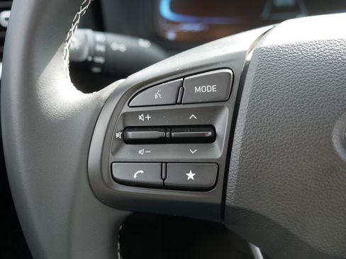 Certified 2025 Hyundai Venue Limited image 31